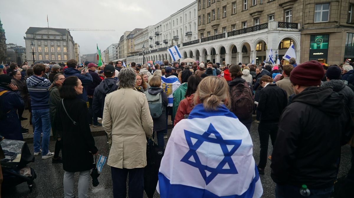 Antisemitský útočník zaplatí za napadení v Hamburku miliony